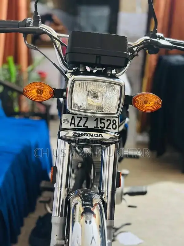 Honda CG125 Motorcycle - Classic Single Cylinder Commuter Bike