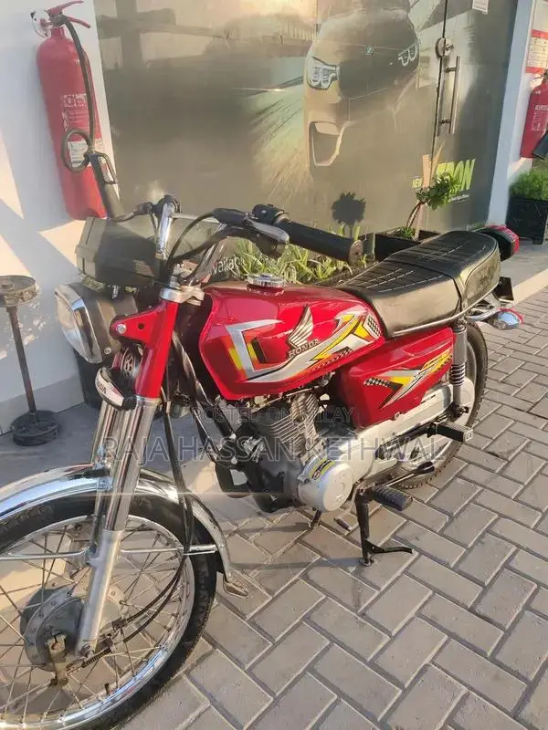 Honda 125cc Motorcycle - Low Mileage Genuine Condition