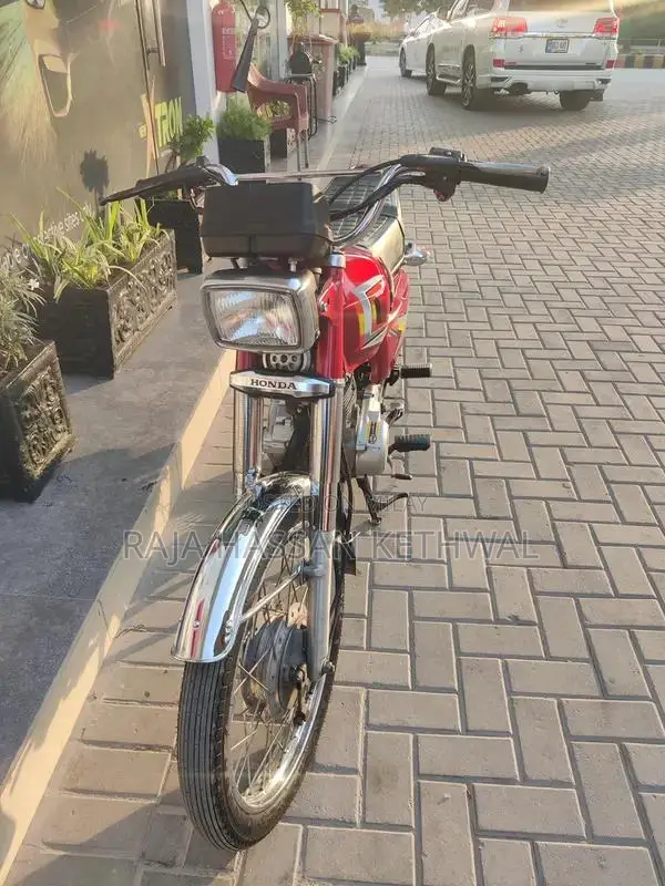 Honda 125cc Motorcycle - Low Mileage Genuine Condition