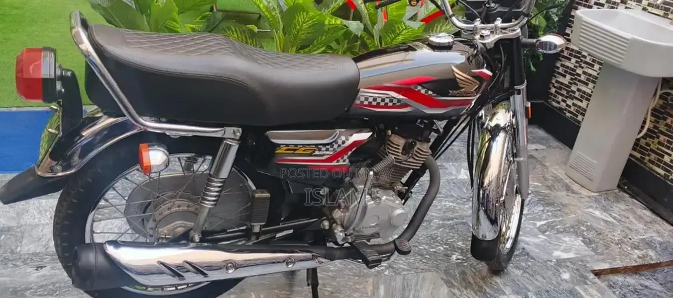 Honda 125cc Motorcycle in Black