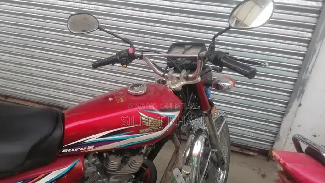 Honda 125 Motorcycle - 2016 Single Cylinder Bike