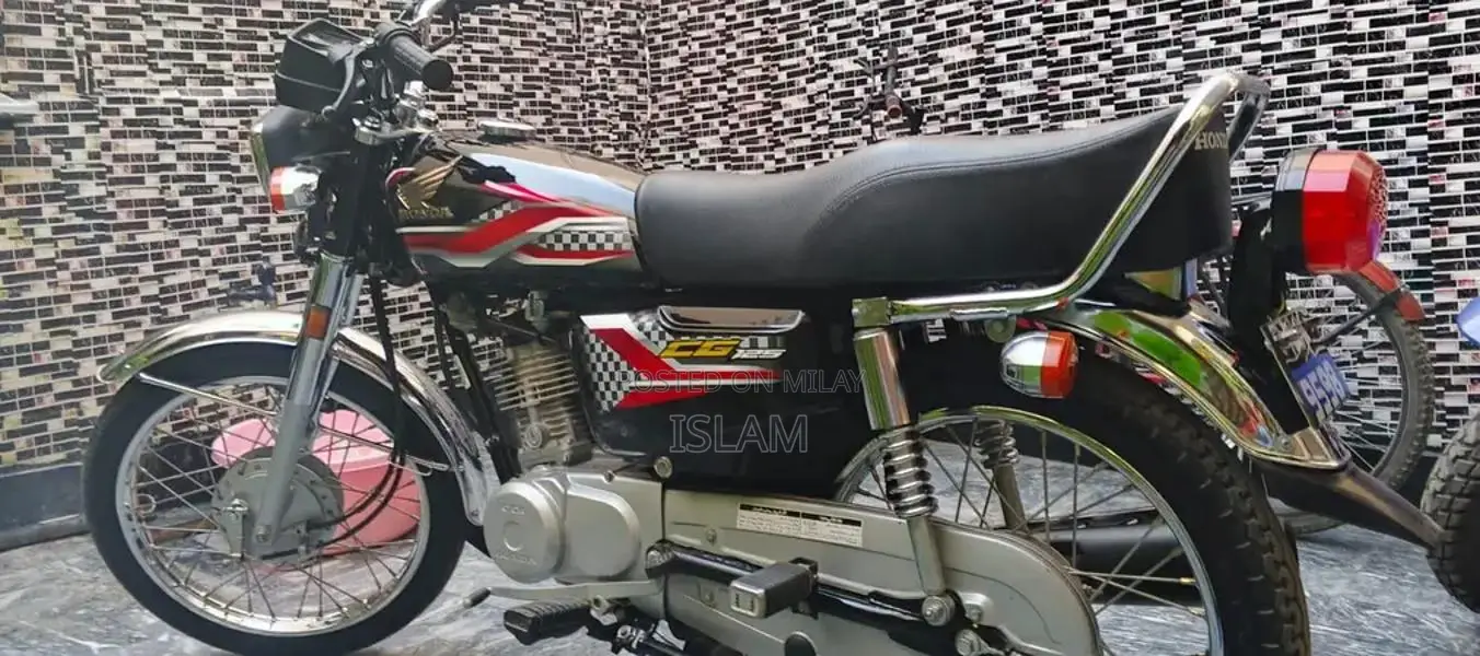 Honda 125cc Motorcycle in Black