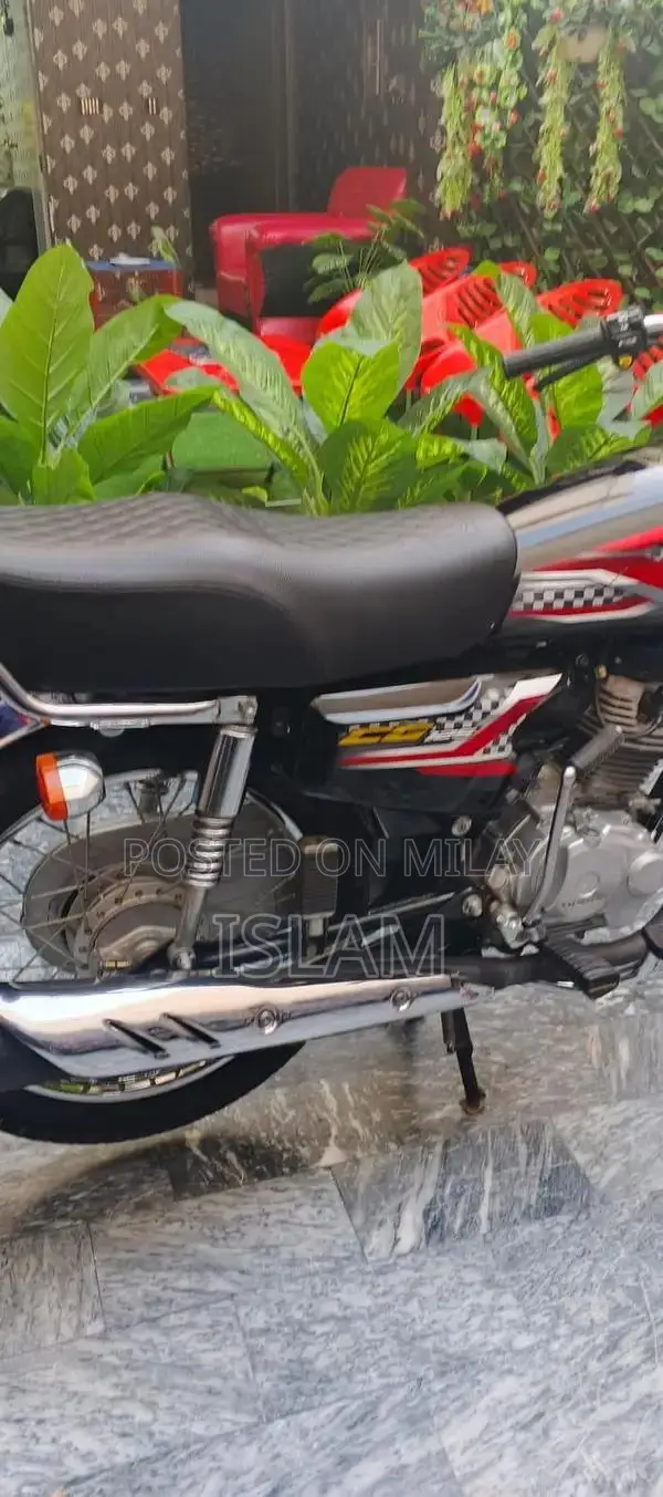 Honda 125cc Motorcycle in Black