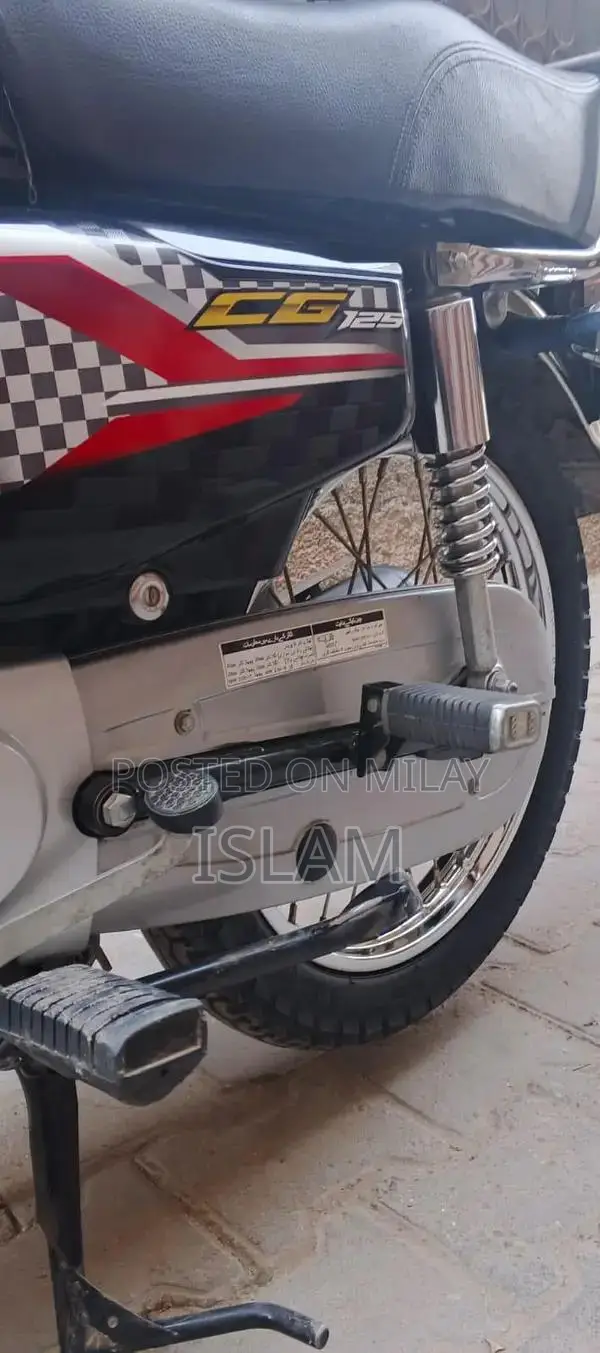 Honda 125cc Motorcycle in Black