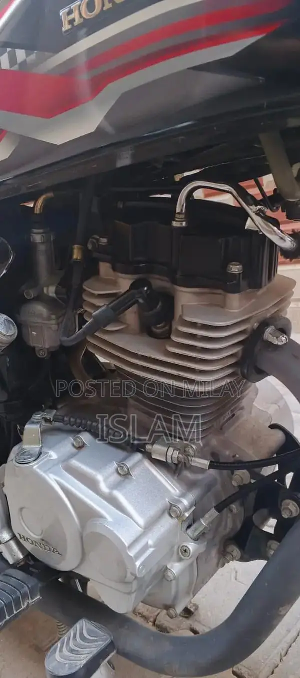 Honda 125cc Motorcycle in Black