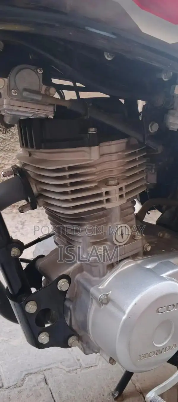 Honda 125cc Motorcycle in Black