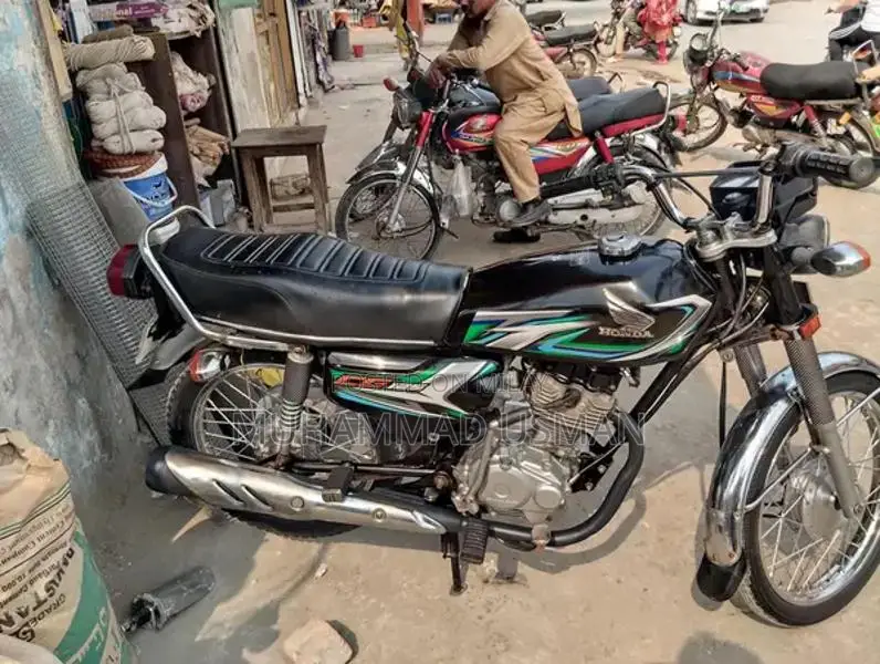 Honda 125 Motorcycle - Original Parts and Excellent Condition