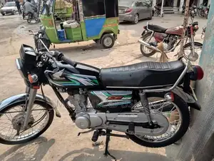 Honda 125 Motorcycle - Original Parts and Excellent Condition