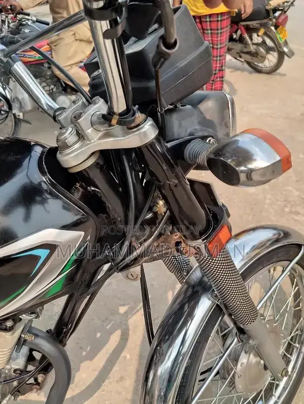 Honda 125 Motorcycle - Original Parts and Excellent Condition