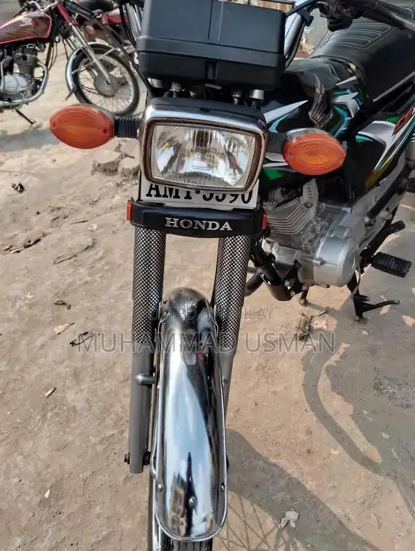 Honda 125 Motorcycle - Original Parts and Excellent Condition