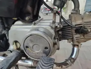 Honda CD 70 Classic Motorcycle - Single Cylinder Commuter Bike