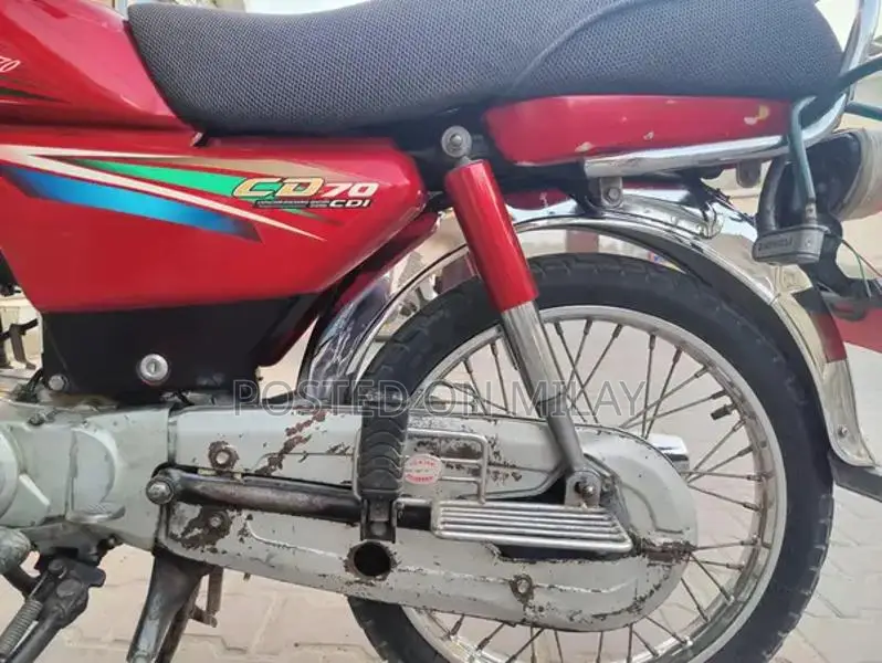 Honda CD 70 Classic Motorcycle - Single Cylinder Commuter Bike