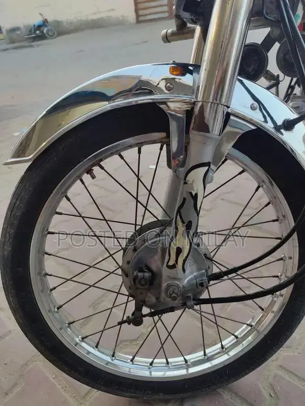 Honda CD 70 Classic Motorcycle - Single Cylinder Commuter Bike