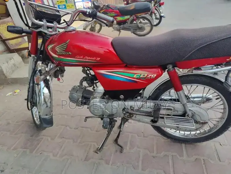 Honda CD 70 Classic Motorcycle - Single Cylinder Commuter Bike