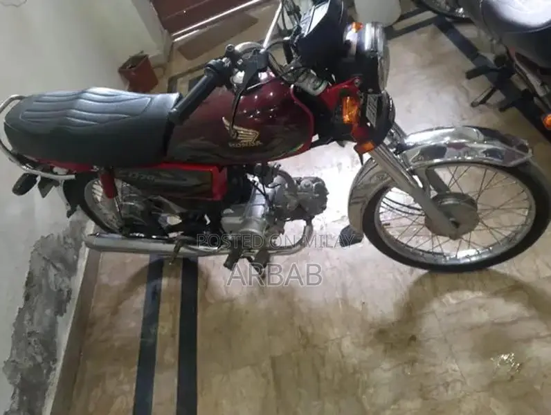 Honda CD 70cc Motorcycle - 2023 Model Commuter Bike
