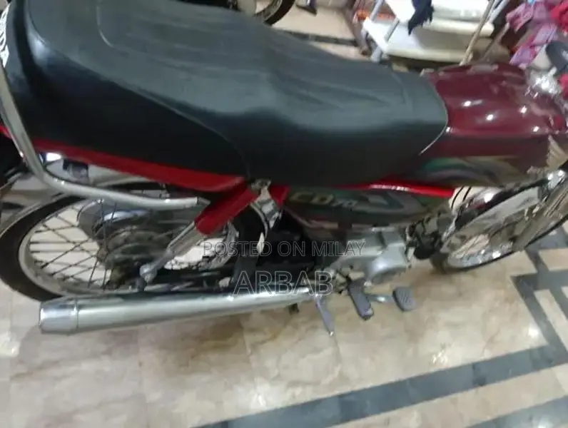 Honda CD 70cc Motorcycle - 2023 Model Commuter Bike