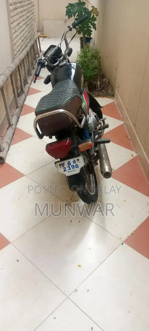 Honda CD 70 Motorcycle - Well-Maintained 2017 Model