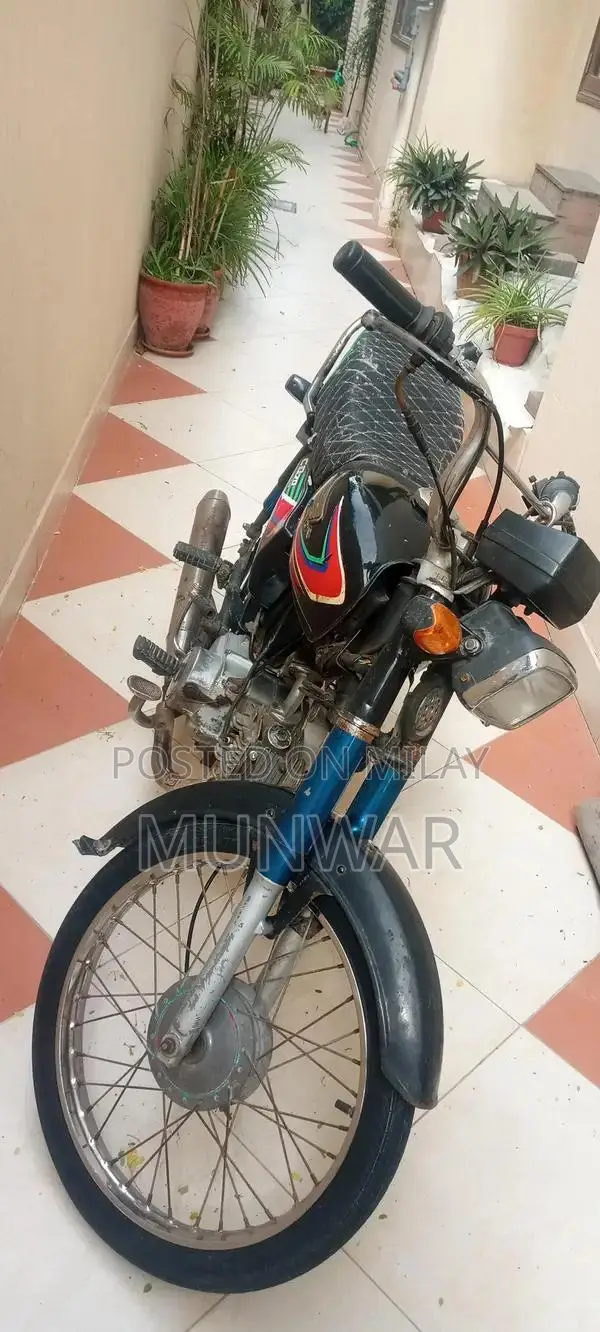 Honda CD 70 Motorcycle - Well-Maintained 2017 Model