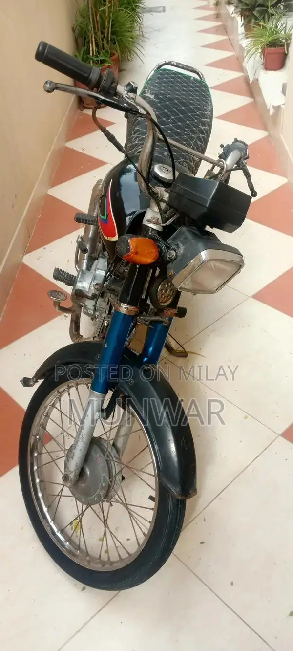 Honda CD 70 Motorcycle - Well-Maintained 2017 Model