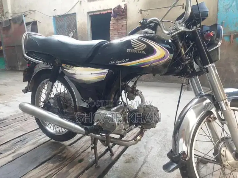 Honda CD70 Motorcycle Classic Two-Wheeler