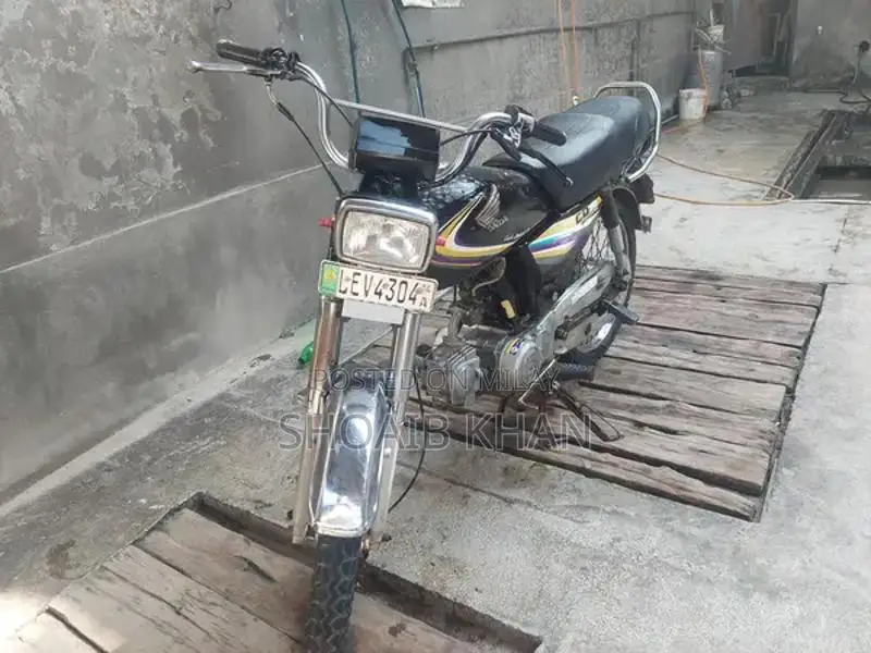 Honda CD70 Motorcycle Classic Two-Wheeler