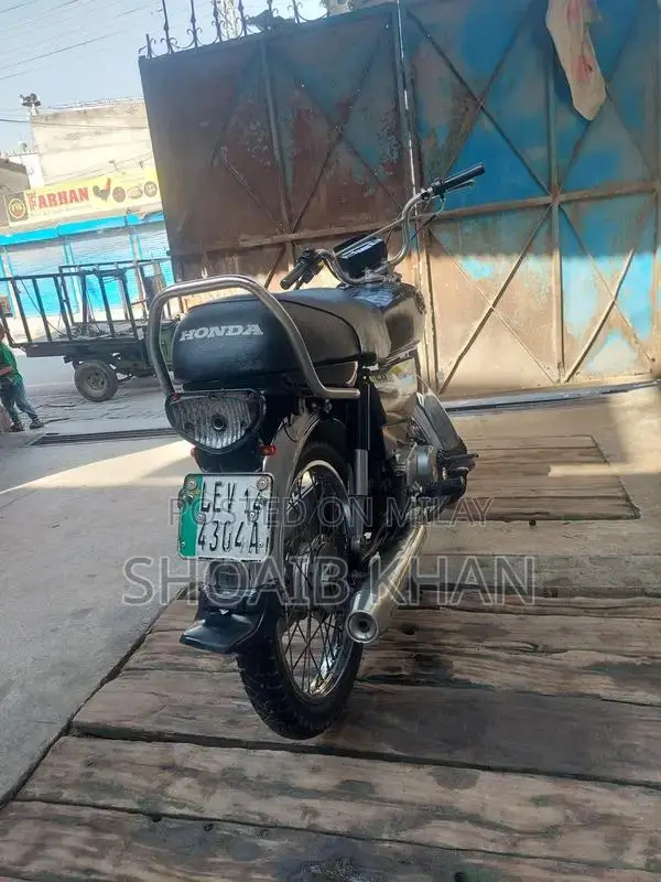 Honda CD70 Motorcycle Classic Two-Wheeler