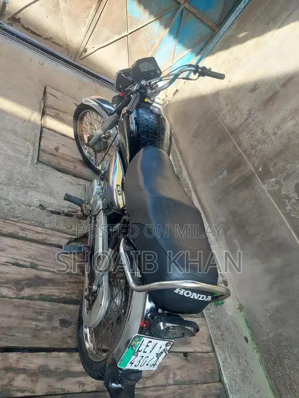 Honda CD70 Motorcycle Classic Two-Wheeler