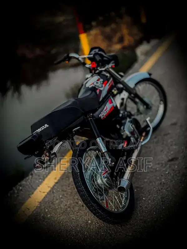 Honda CD 70 Motorcycle 2005 Model Reliable Commuter Bike