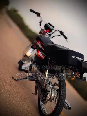 Honda CD 70 Motorcycle 2005 Model Reliable Commuter Bike