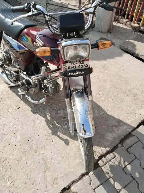 Honda CD 70 Motorcycle - Classic Commuter Bike