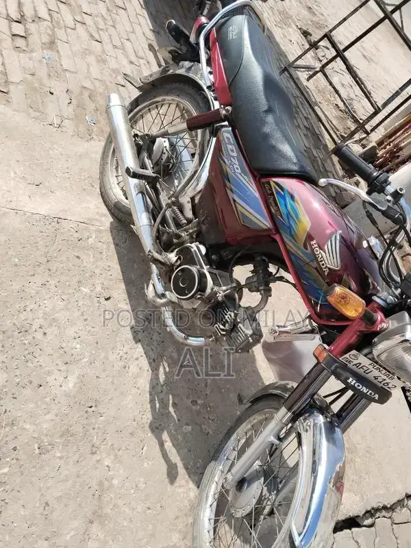 Honda CD 70 Motorcycle - Classic Commuter Bike