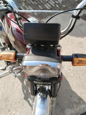 Honda CD 70 Motorcycle - Classic Commuter Bike