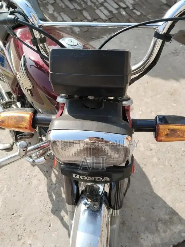 Honda CD 70 Motorcycle - Classic Commuter Bike