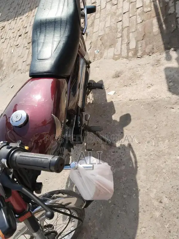 Honda CD 70 Motorcycle - Classic Commuter Bike