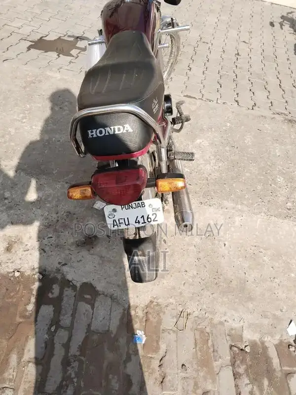 Honda CD 70 Motorcycle - Classic Commuter Bike