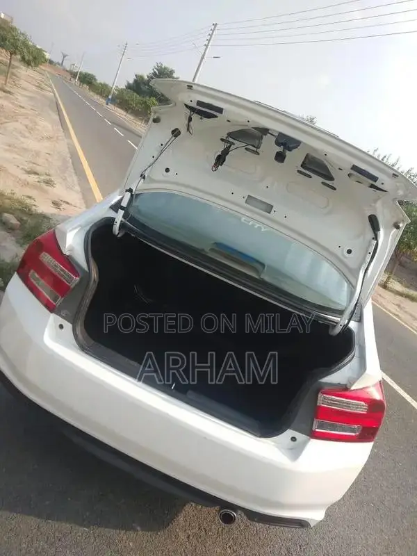 Honda City Sedan 2018/19 - Low Mileage Brand New Condition