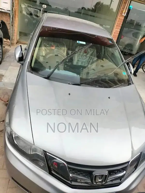 Honda City IVTEC Sedan - Silver Metallic 2017 Model