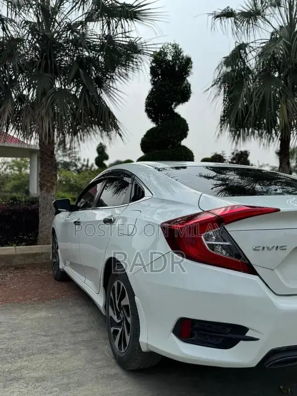 Honda Civic 1.8L i-VTEC Sedan with Sunroof