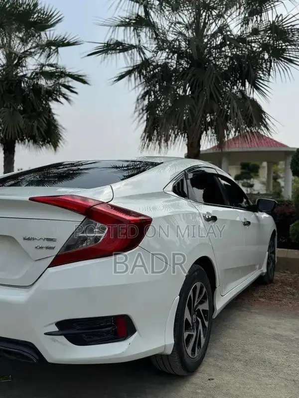 Honda Civic 1.8L i-VTEC Sedan with Sunroof