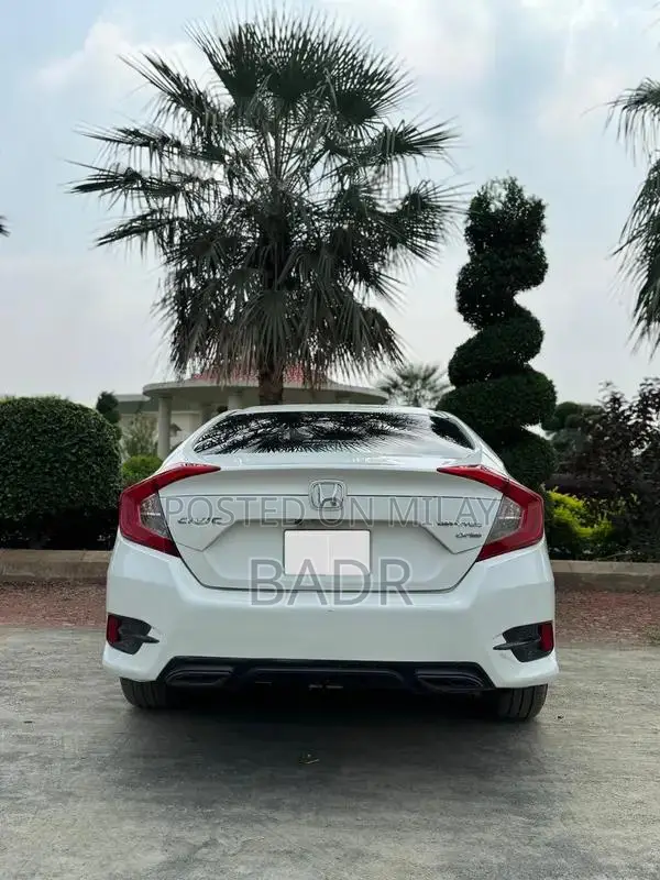 Honda Civic 1.8L i-VTEC Sedan with Sunroof