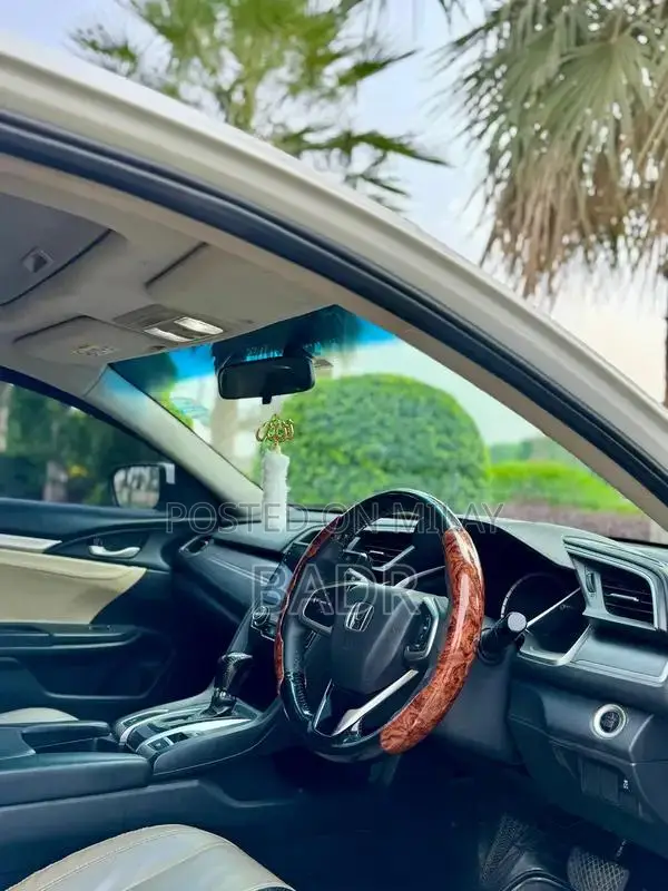 Honda Civic 1.8L i-VTEC Sedan with Sunroof