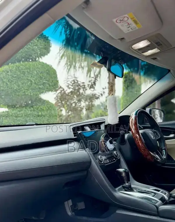 Honda Civic 1.8L i-VTEC Sedan with Sunroof