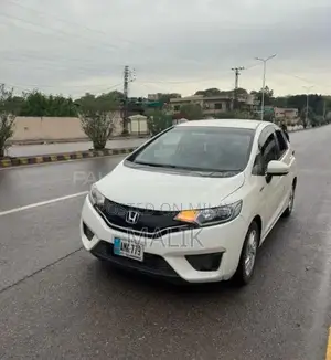 Photo - Honda Fit 2014 Compact White Hatchback Sedan