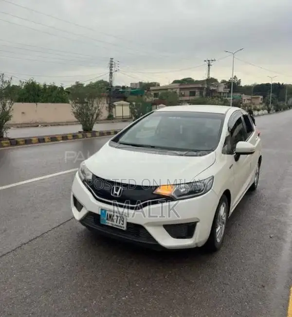Honda Fit 2014 Compact White Hatchback Sedan