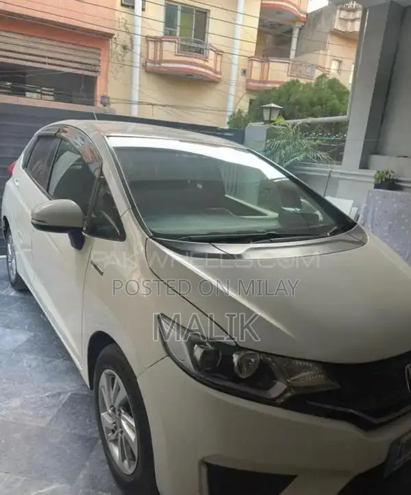 Honda Fit 2014 Compact White Hatchback Sedan