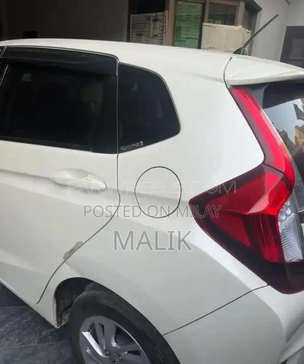 Honda Fit 2014 Compact White Hatchback Sedan
