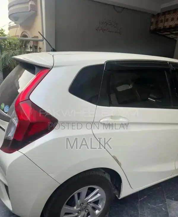 Honda Fit 2014 Compact White Hatchback Sedan