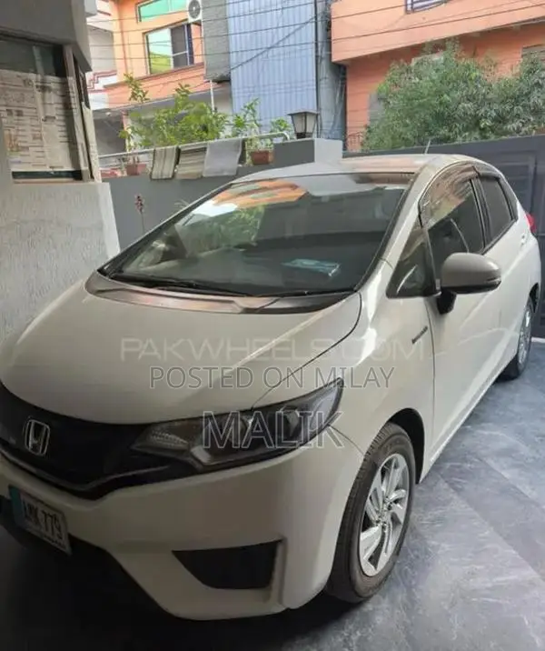 Honda Fit 2014 Compact White Hatchback Sedan