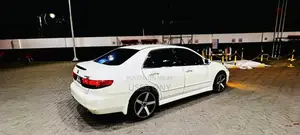 Photo - Honda Inspire 3.0 V6 Sedan - Pearl White Executive Sedan