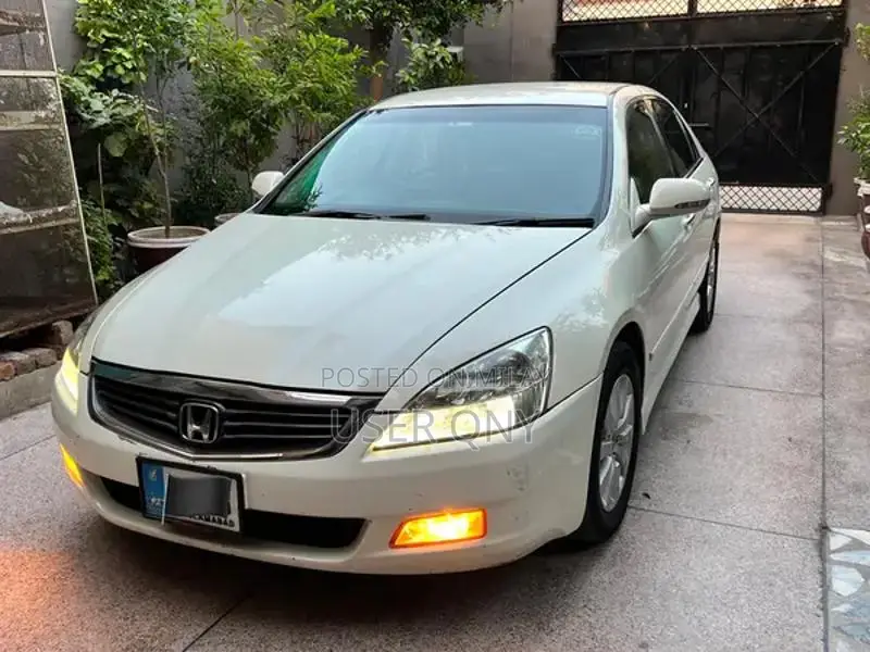 Honda Inspire 3.0 V6 Sedan - Pearl White Executive Sedan